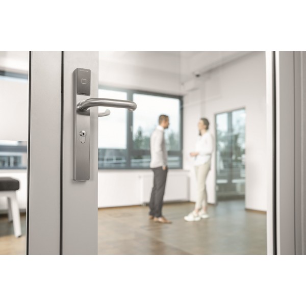 Zamek elektroniczny na kartę zbliżeniową dormakaba C-LEVER PRO działający w systemie dormakaba evolo manager